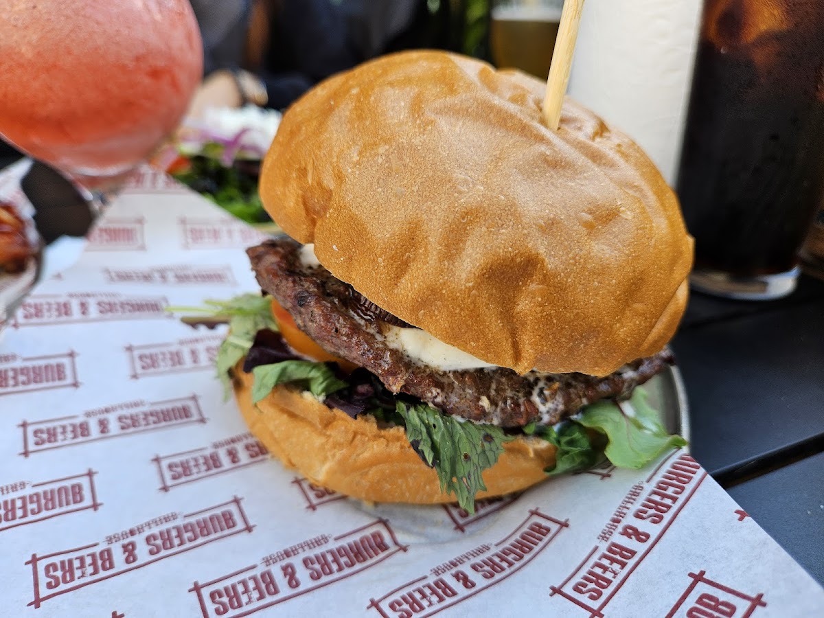 Burgers and Beers Grillhouse — photo 3