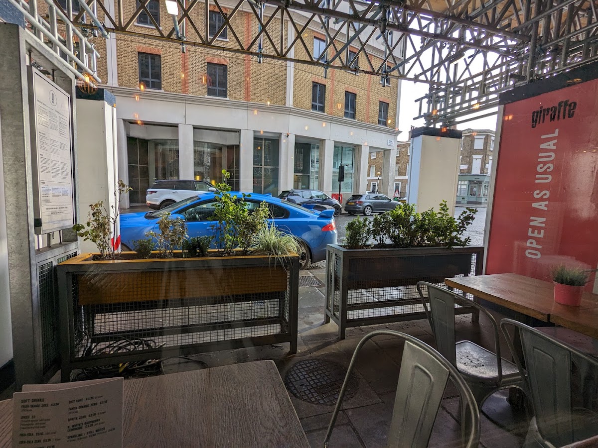 Giraffe, Victoria