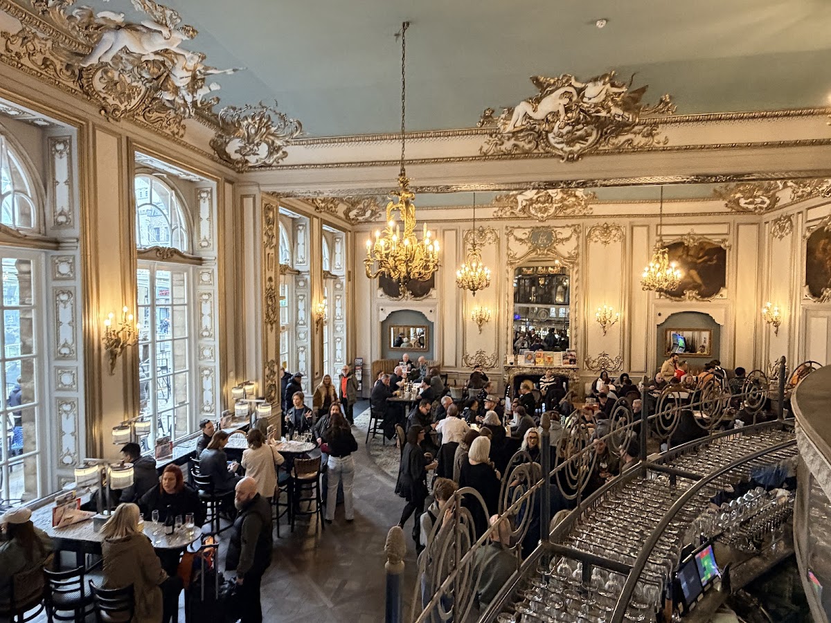 Hamilton Hall - JD Wetherspoon — photo 3