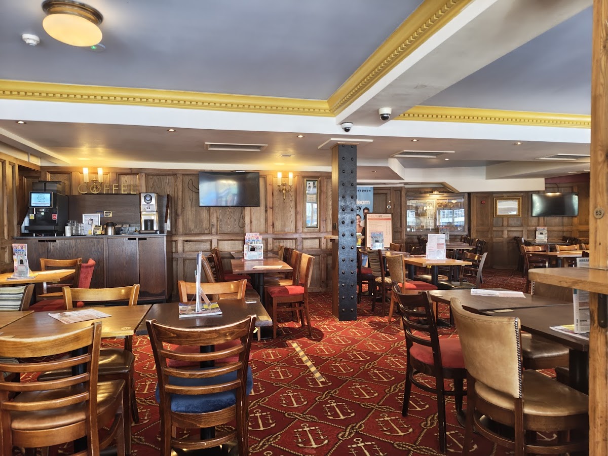 The Liberty Bounds - JD Wetherspoon — photo 2