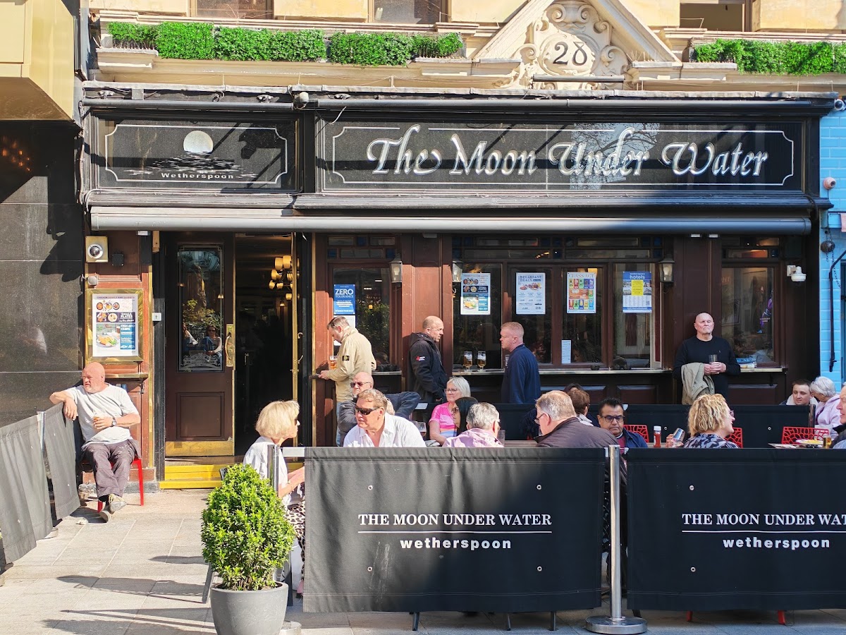 The Moon Under Water - JD Wetherspoon — photo 3