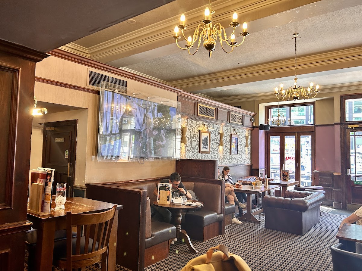 The Piccadilly Tavern — photo 3