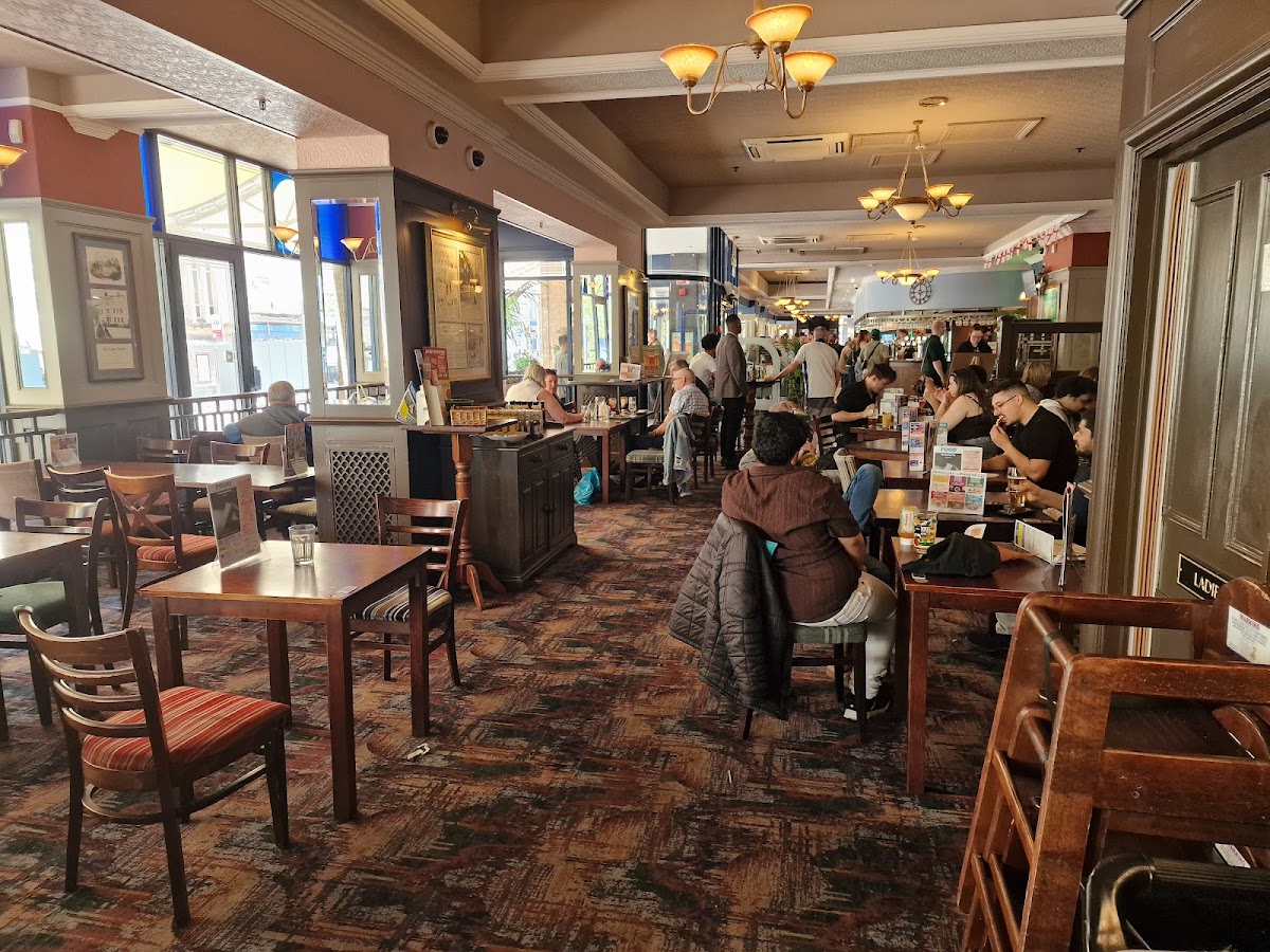 The Square Peg - JD Wetherspoon — photo 2